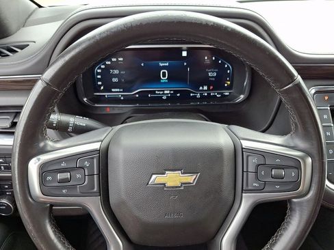 Used 2022 Chevrolet Suburban LT image 17