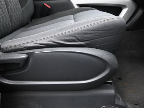 Used 2021 Nissan Titan SV w/ SV Convenience Package image 15