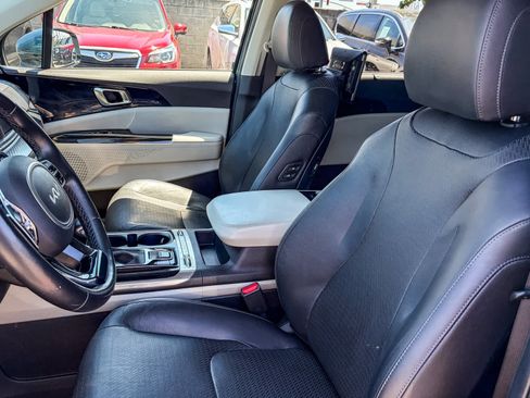 Used 2022 Kia Carnival SX Prestige FWD image 16