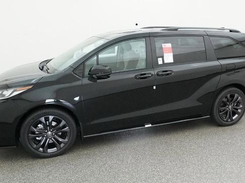 New 2026 Toyota Sienna XSE FWD image 2