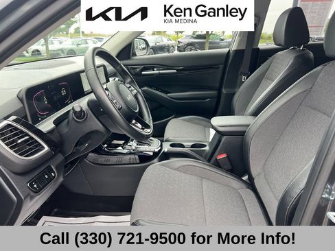 Used 2025 Kia Seltos S AWD/4WD image 42