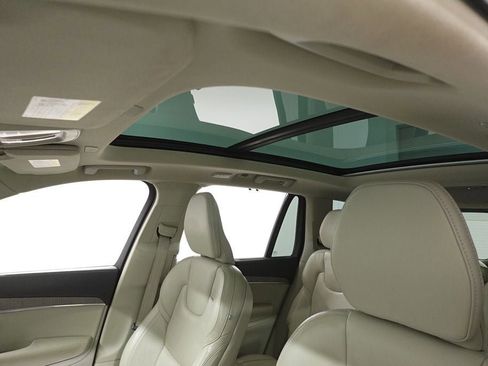 Used 2023 Volvo XC90 B6 Ultimate w/ Protection Package Premier image 12