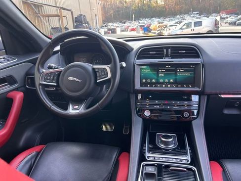 Used 2018 Jaguar F-PACE S image 18