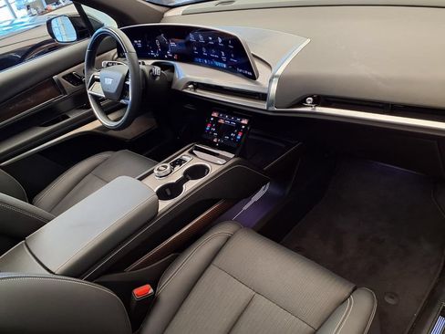 Certified 2026 Cadillac Vistiq Luxury AWD/4WD image 24