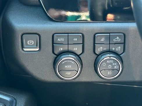 Certified 2024 Chevrolet Silverado 2500 LTZ w/ LTZ Convenience Package image 21