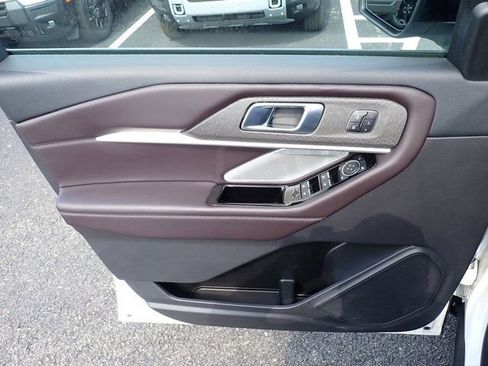 Certified 2025 Ford Explorer Platinum AWD/4WD image 23