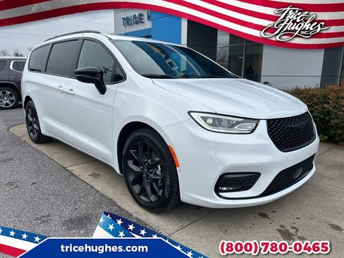 New 2026 Chrysler Pacifica Limited w/ S Appearance Package image 1