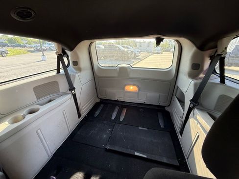 Used 2014 Dodge Grand Caravan SE FWD image 25