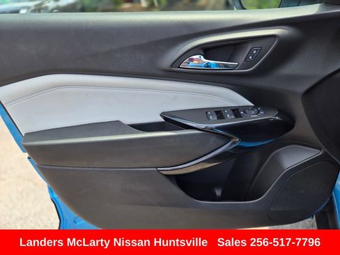 Used 2025 Chevrolet Trax LT FWD image 19