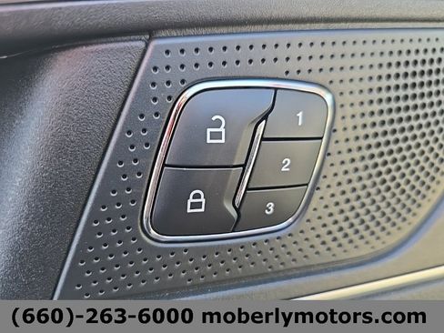 Used 2019 Ford Edge Titanium w/ Equipment Group 301A image 10