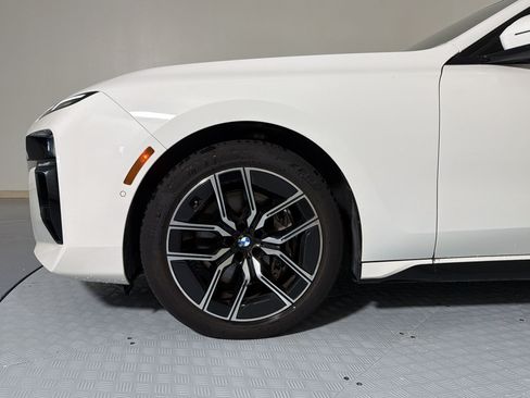 Used 2025 BMW 740i RWD image 11