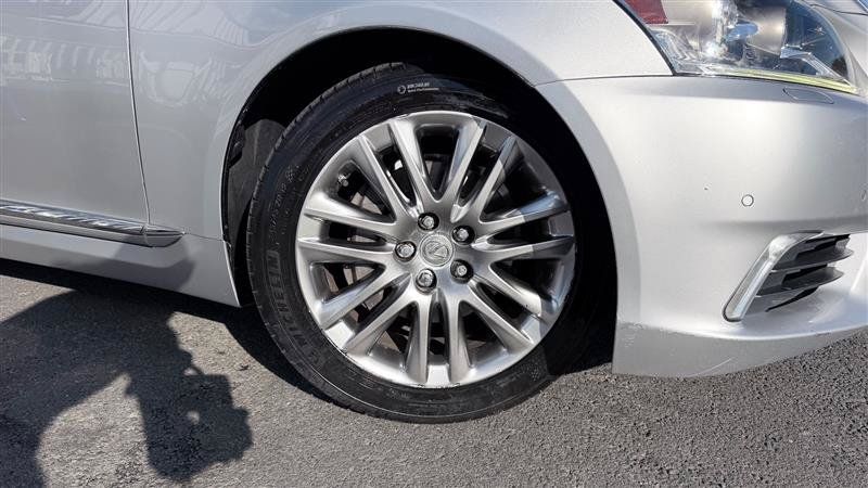 Used 2013 Lexus LS 460 w/ Comfort Pkg RWD image 14