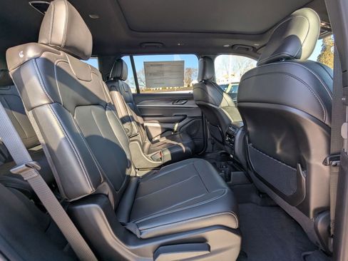 New 2025 Jeep Grand Cherokee L Limited image 24