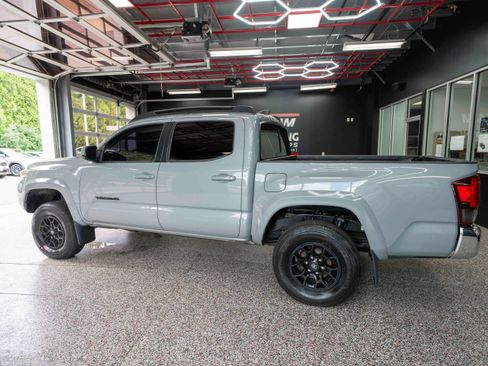 Used 2021 Toyota Tacoma SR5 AWD/4WD image 2