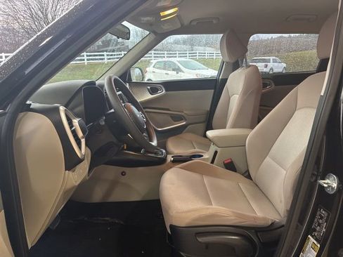 Used 2022 Kia Soul LX image 10