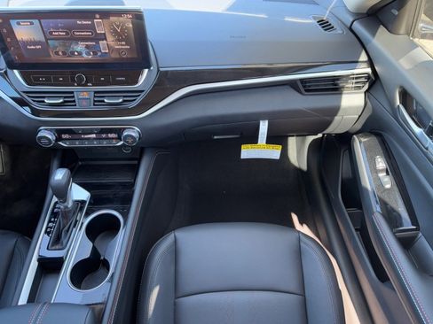 New 2025 Nissan Altima 2.5 SR w/ SR Premium Package image 17