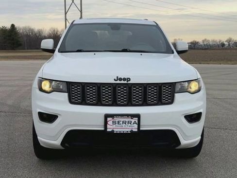 Used 2020 Jeep Grand Cherokee Altitude AWD/4WD image 3