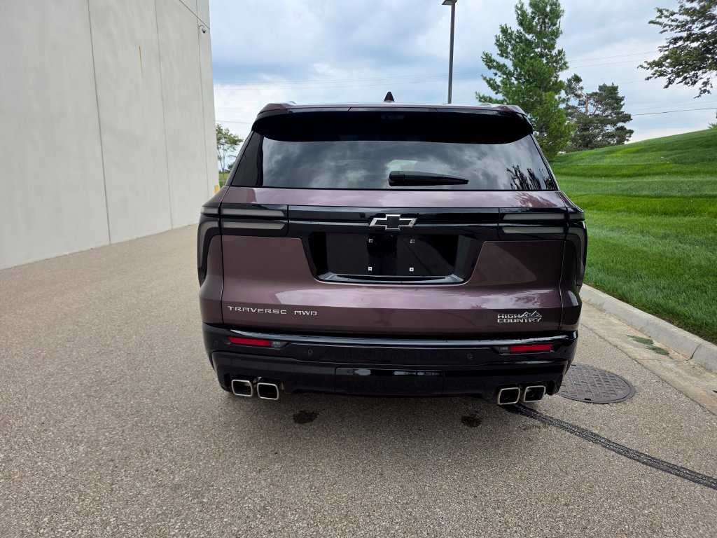 Used 2025 Chevrolet Traverse High Country w/ LPO, Floor Liner Package AWD/4WD image 15
