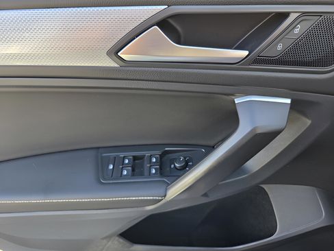 Used 2022 Volkswagen Tiguan S image 25