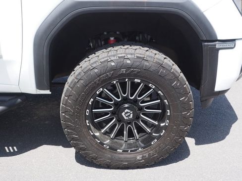 Used 2024 GMC Sierra 3500 AT4 w/ Technology Package AWD/4WD image 10