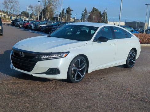 Used 2022 Honda Accord Sport image 4