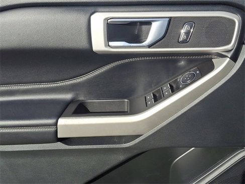 Used 2022 Ford Explorer XLT w/ Equipment Group 202A image 13