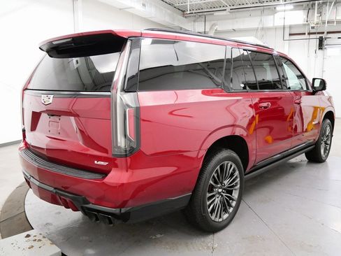 Used 2023 Cadillac Escalade ESV V image 7
