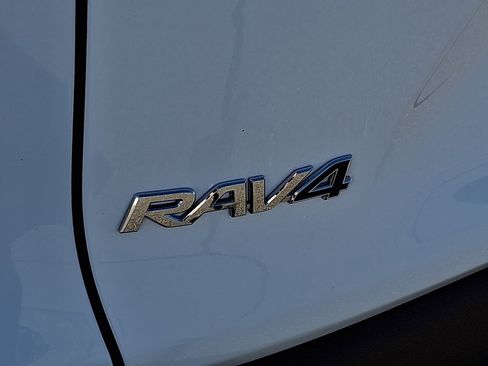 Used 2025 Toyota RAV4 XLE image 30