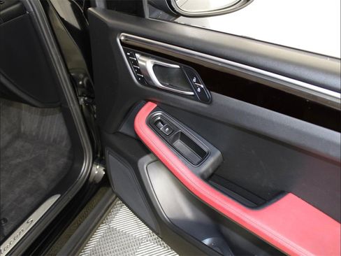 Used 2019 Porsche Macan S image 31