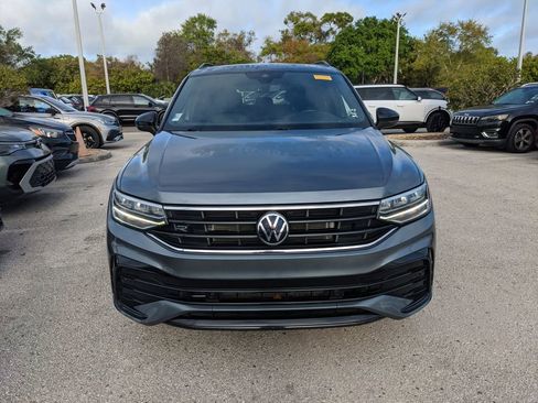 Used 2022 Volkswagen Tiguan SE R-Line image 2