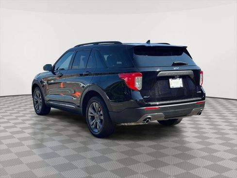 Used 2022 Ford Explorer XLT w/ Equipment Group 202A AWD/4WD image 5