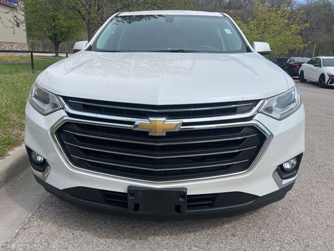 Used 2018 Chevrolet Traverse LT image 2