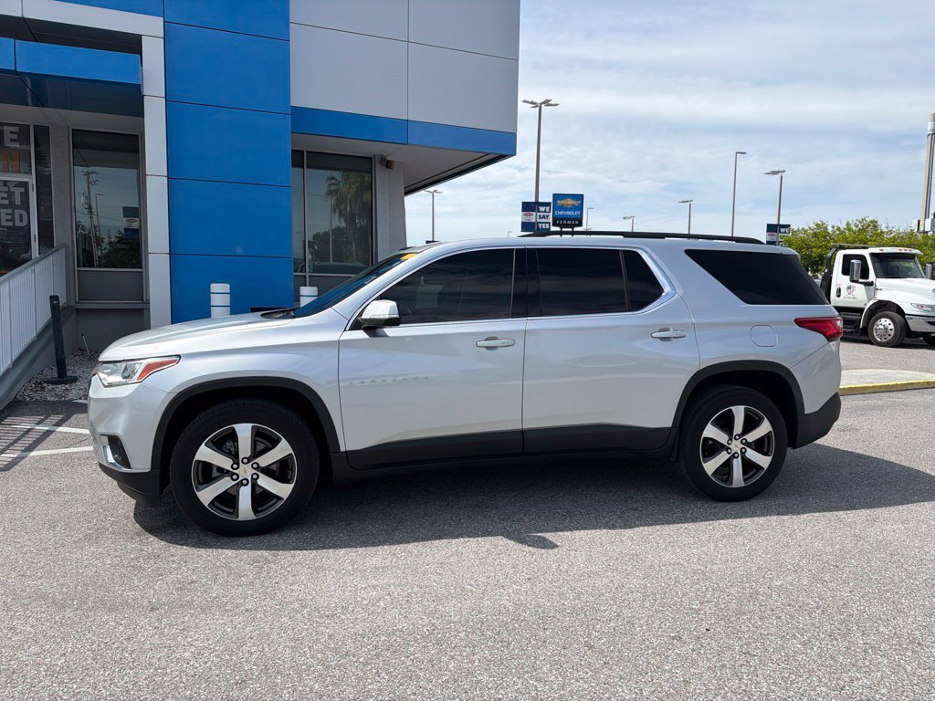 Used 2021 Chevrolet Traverse LT w/ LT Premium Package FWD image 3