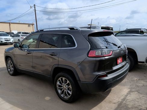 Used 2019 Jeep Cherokee Latitude Plus w/ Comfort/Convenience Group FWD image 6