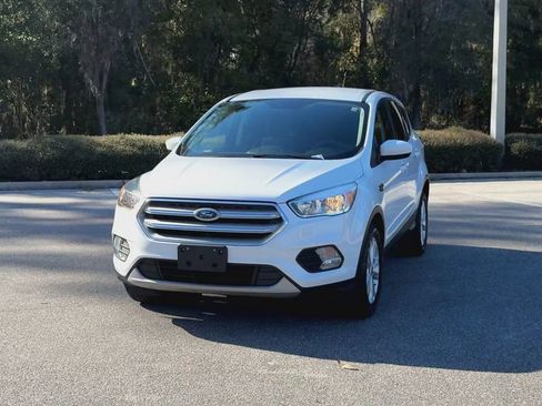 Used 2019 Ford Escape SE image 3
