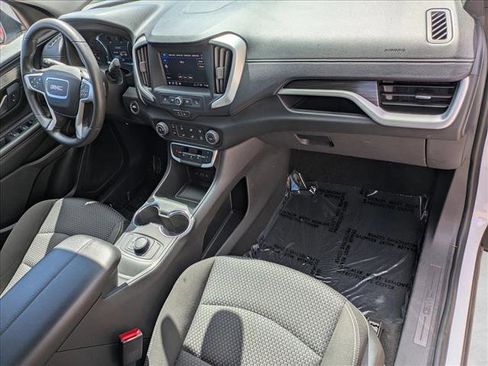 Used 2024 GMC Terrain SLE image 20