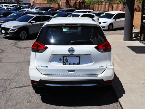 Used 2017 Nissan Rogue S AWD/4WD image 10