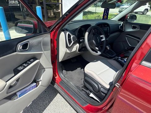 Certified 2022 Kia Soul LX FWD image 5