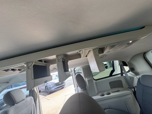 Used 2008 Dodge Grand Caravan SXT image 29