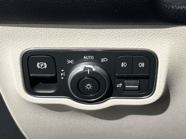 Used 2024 Mercedes-Benz GLB 250 4MATIC image 24
