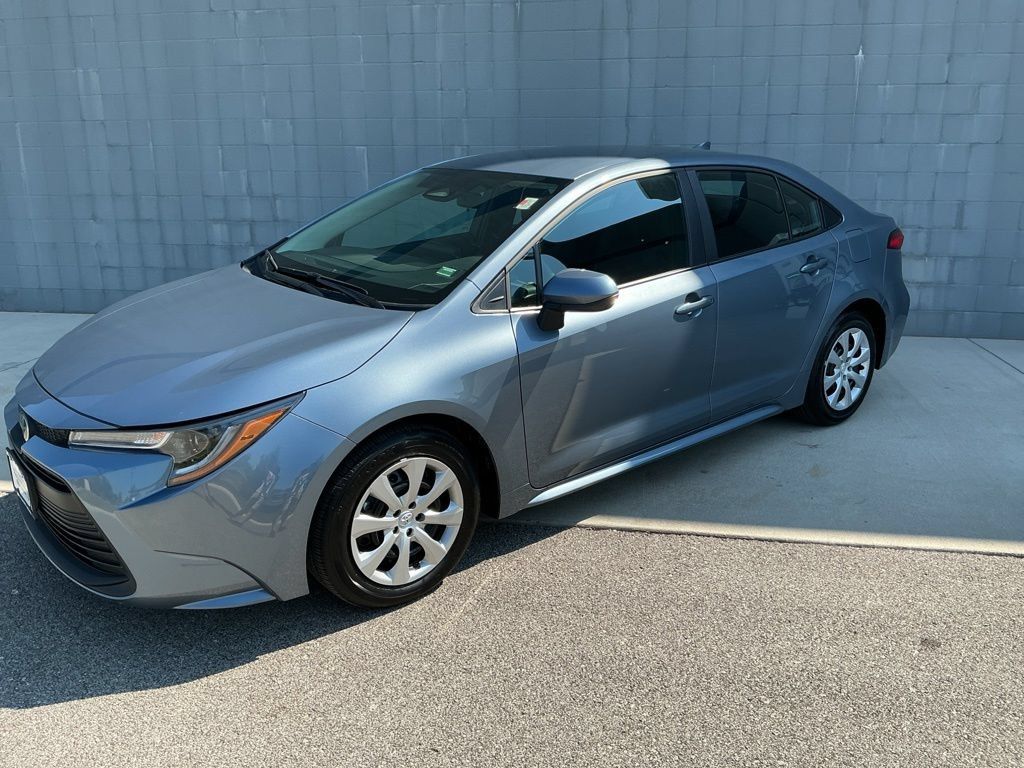 Used 2026 Toyota Corolla LE FWD image 3