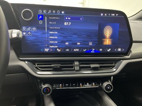 Used 2024 Chevrolet Equinox EV RS image 18