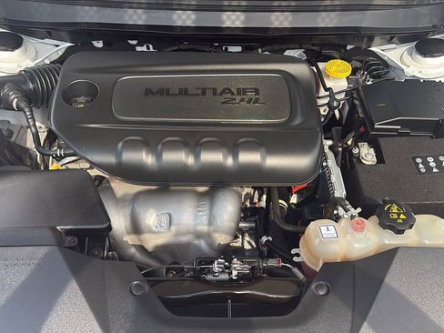 Used 2020 Jeep Cherokee Latitude w/ Cold Weather Group AWD/4WD image 12
