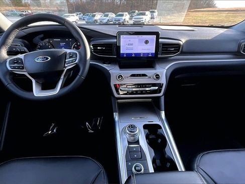 Used 2024 Ford Explorer XLT w/ Equipment Group 202A image 15