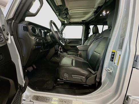 Used 2023 Jeep Wrangler Sahara w/ Cold Weather Group image 13
