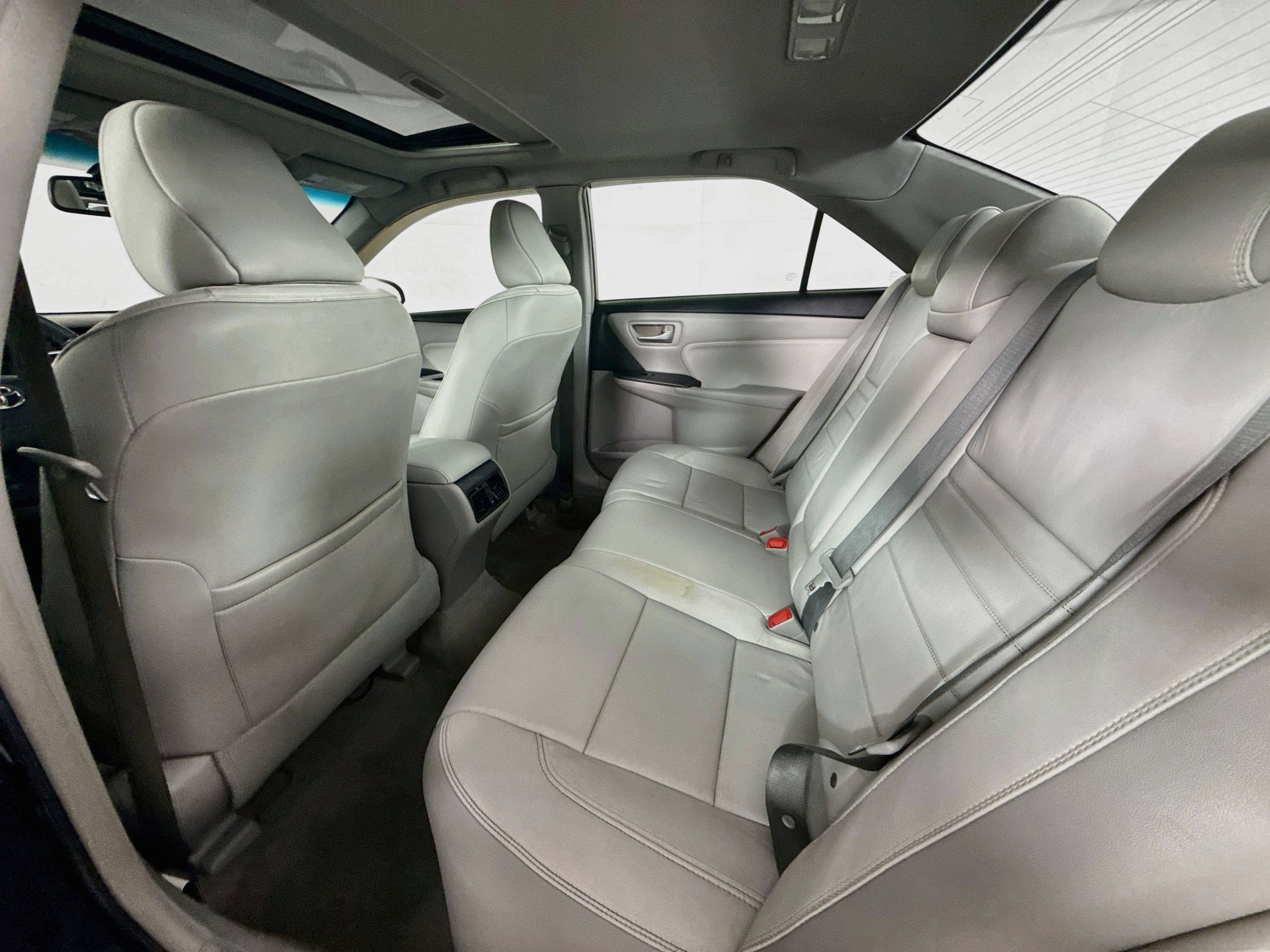 Used 2015 Toyota Camry XLE FWD image 30