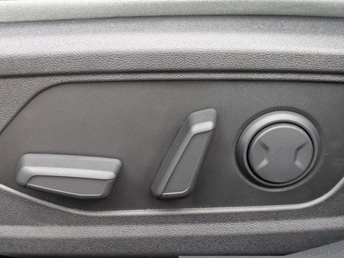 New 2025 Hyundai Elantra Limited FWD image 19