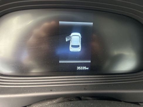 Used 2025 Hyundai Venue SEL FWD image 3