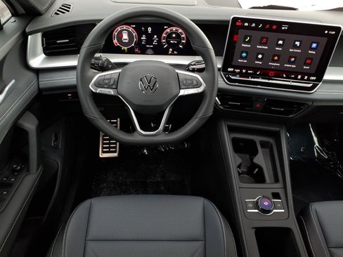 New 2026 Volkswagen Tiguan SE R-Line FWD image 13
