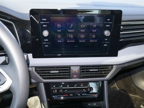 Used 2026 Volkswagen Jetta SE FWD image 18